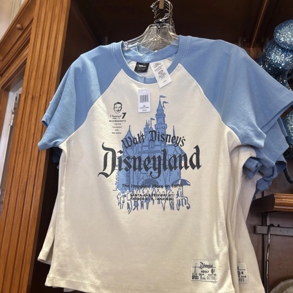 2025 Disneyland Her Universe Castle Collection T-Shirt Adult XLarge NWOT